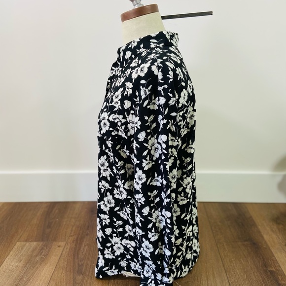 CYBER SALE🕊️Liz claiborne black floral button down oversized layering blouse - Picture 4 of 9